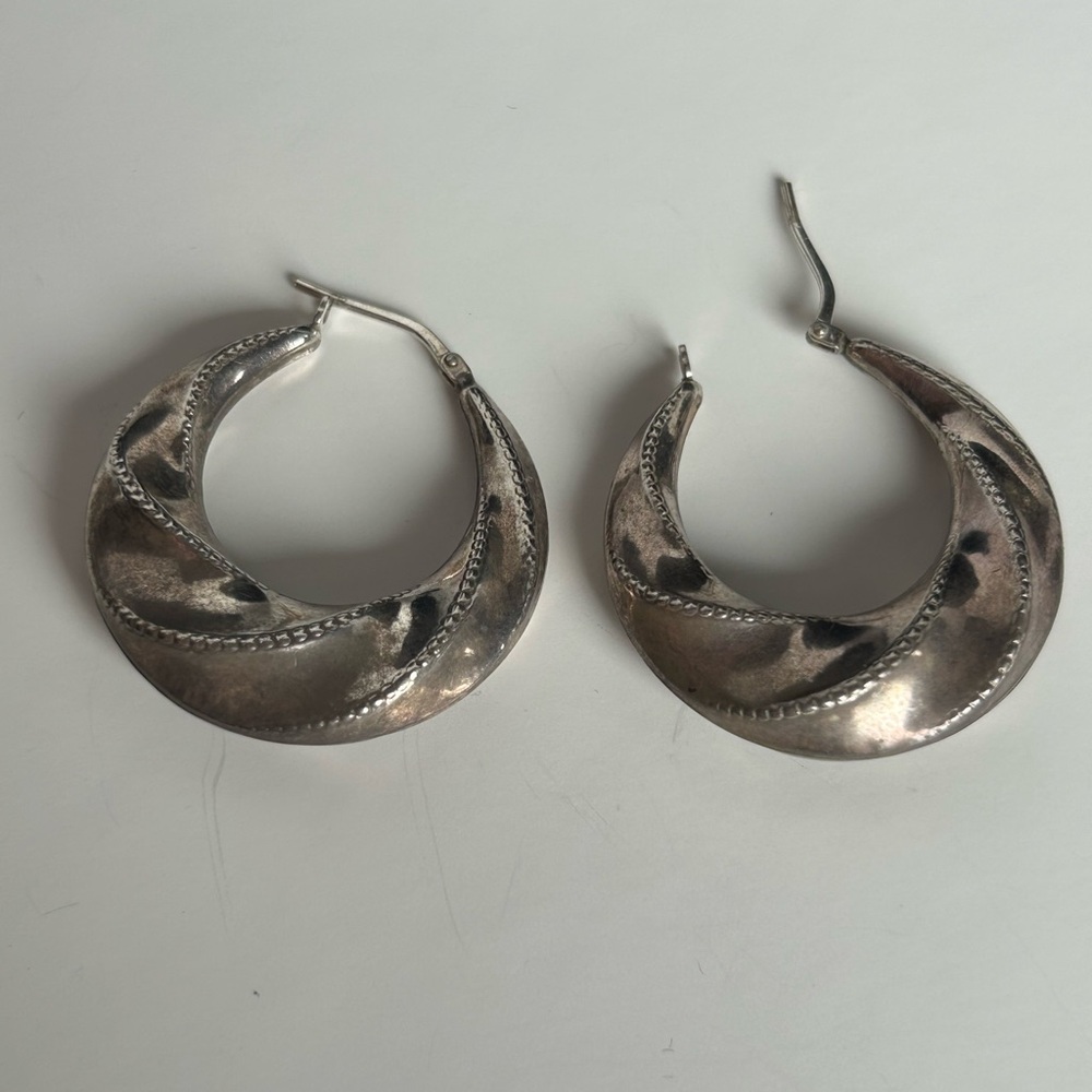 925 Silver Puffy Textured Hoop Crescent Earrings marked 925 Jordan MOM Classy